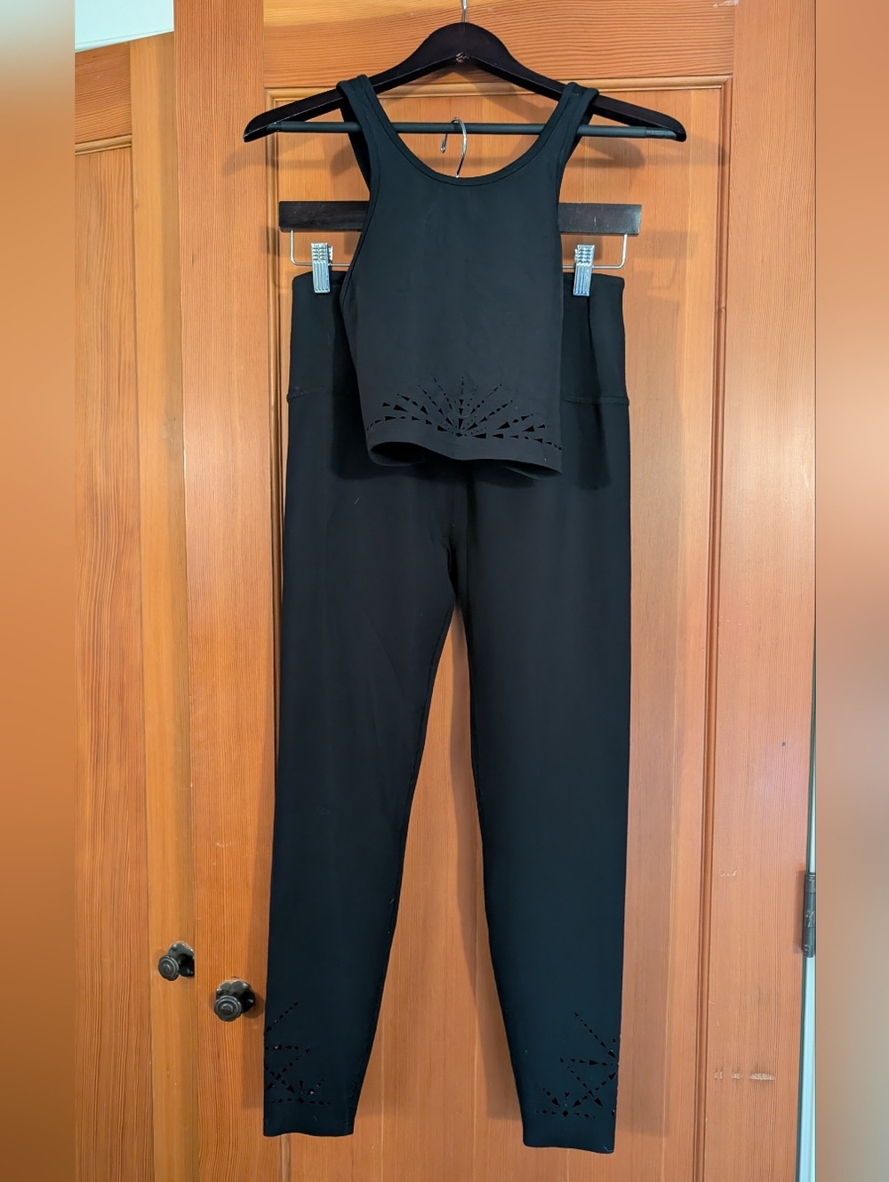 Beyond Yoga Black Ltd Edition Laser Cut Leggings With Matching Sports Bra - XL